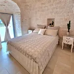 Brunaldi Trulli Pool Villa Martina Franca