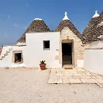 Brunaldi Trulli Pool Vila